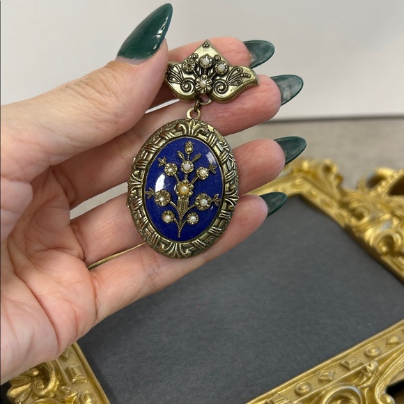 Vintage Crown Trifari cobalt blue locket brooch - Picture 8 of 8
